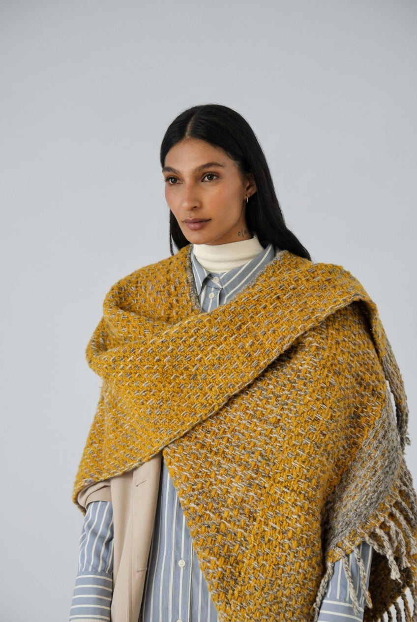 Ruana Entramado · Amarillo y Gris