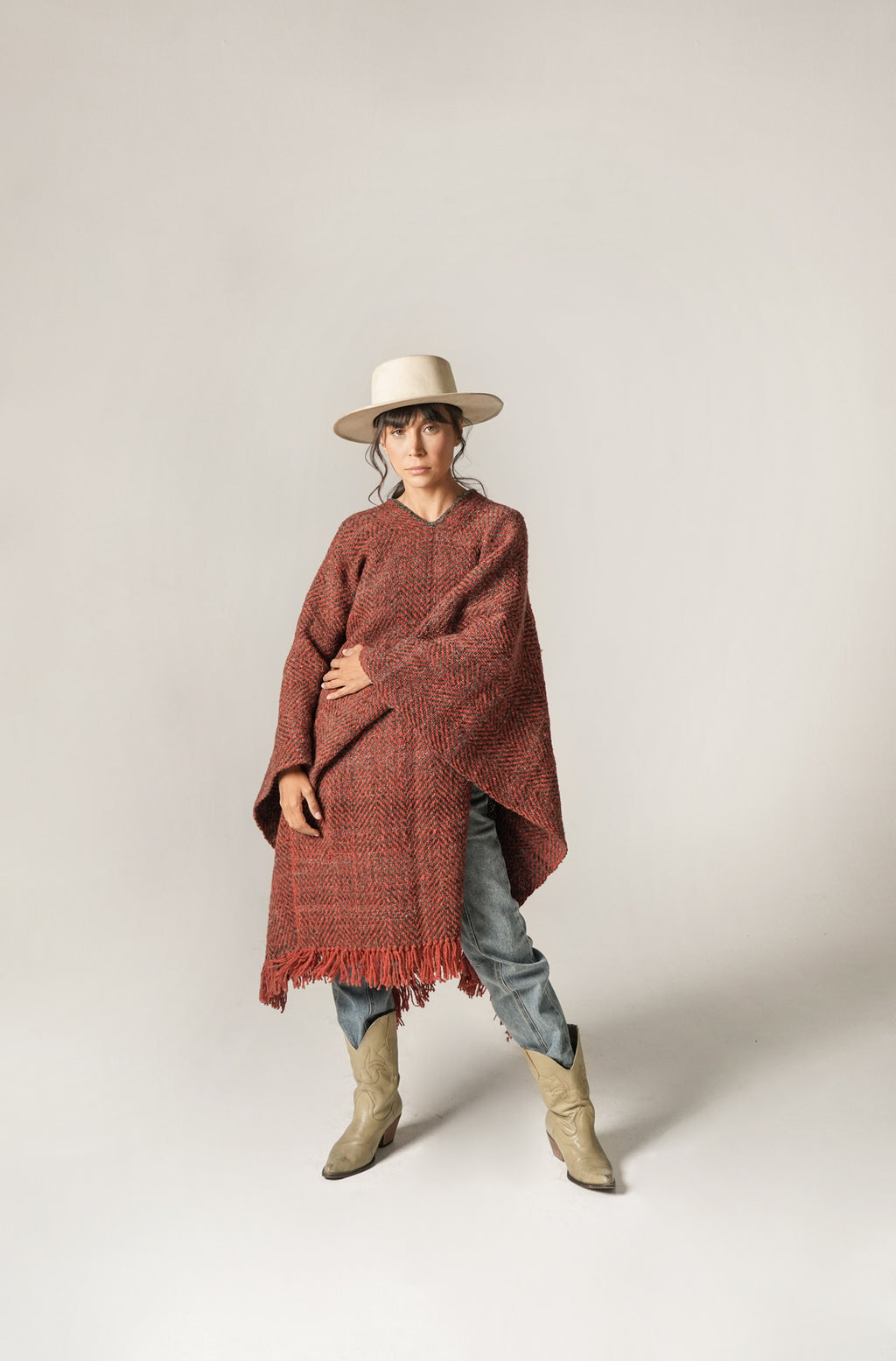 Ruana terracota con gris