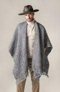 Ruana azul y gris