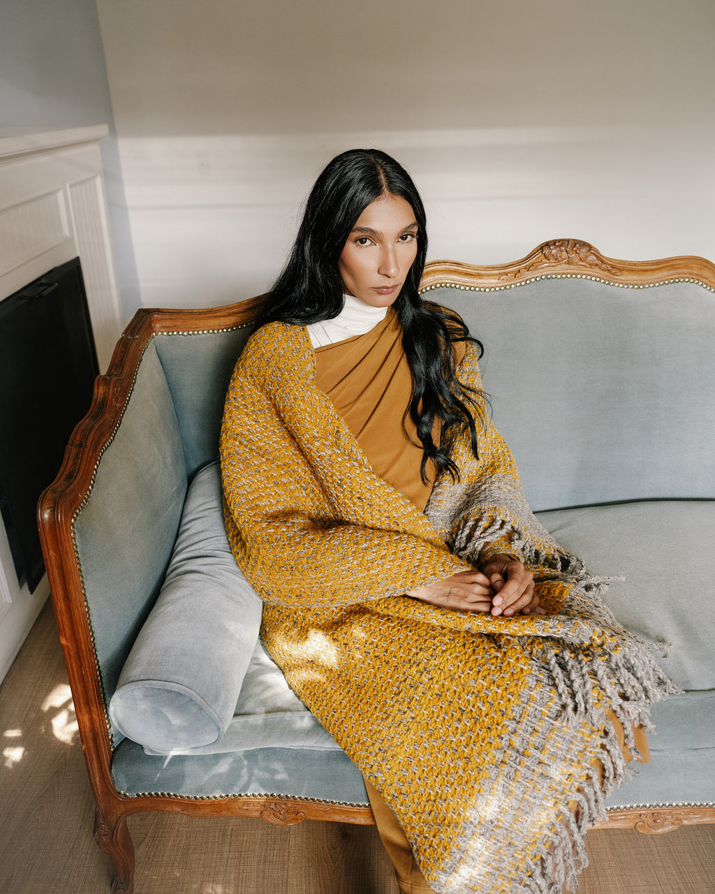 Ruana Entramado · Amarillo y Gris